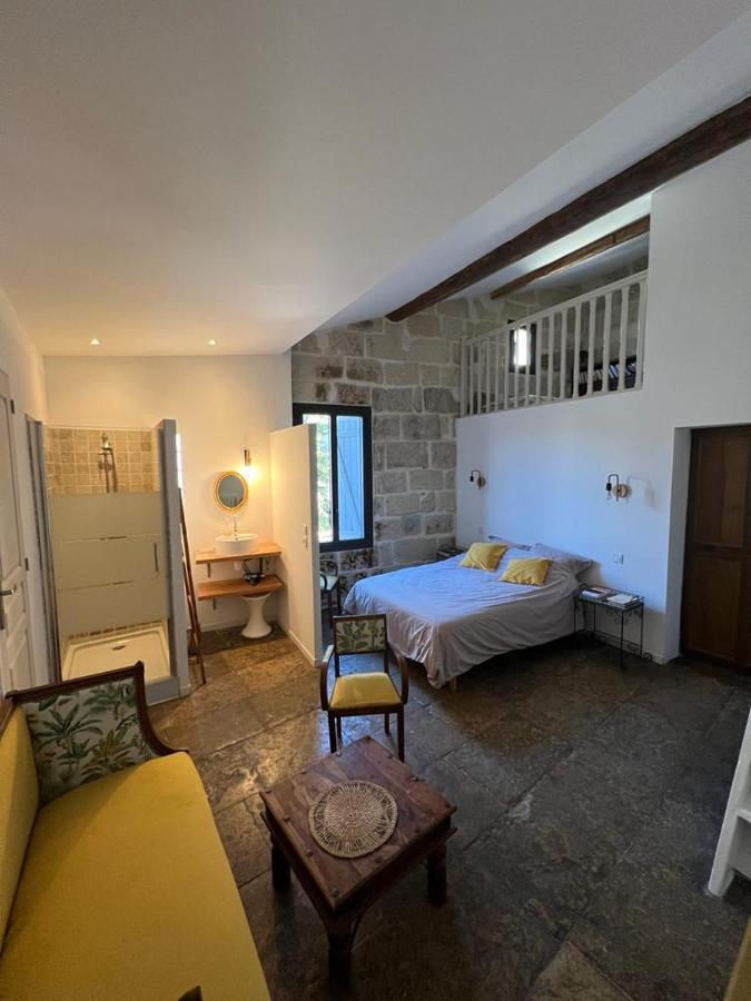 Le Cailar Oustaou De Betty Et Bob Bed & Breakfast エクステリア 写真